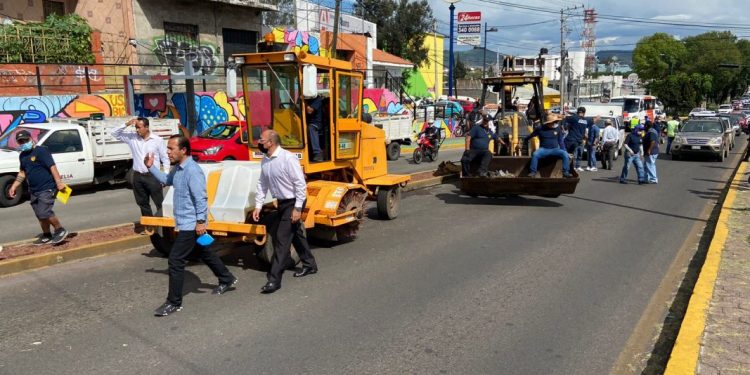 Ayuntamiento y trabajadores del SEMACM realizan intensa jornada de limpieza y mantenimiento