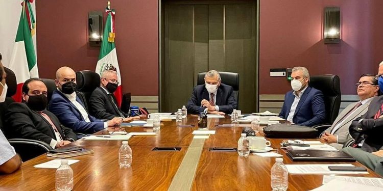 Logra Bedolla acuerdo con Gobierno de México para pagar salarios a docentes