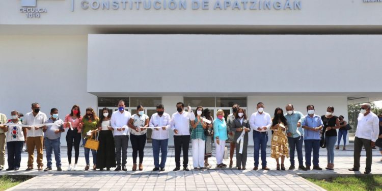 Inauguran nuevo Centro Cultural y la avenida Constitución de 1814 Sur