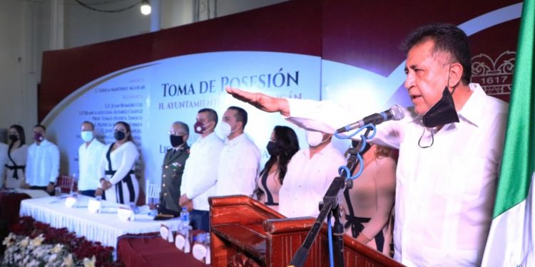 Apatzingán seguirá por el camino de la transformación; JLCL rinde protesta como presidente municipal