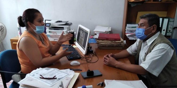 En Múgica vecinos reconocen trabajo eficiente en oficinas del Registro Cívil