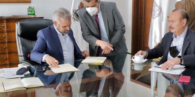 Bedolla suma esfuerzos con el IMSS para mejorar atención a pacientes en Michoacán