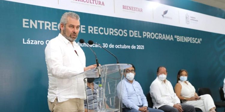 Gobierno fortalecerá al sector pesquero de Michoacán