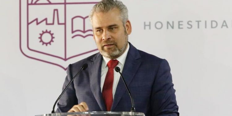 Bedolla cancela la asignación de escoltas a funcionarios