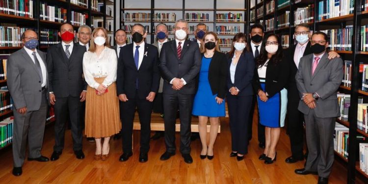 Acuerda Bedolla sumar esfuerzos con Poder Judicial para avanzar en reforma laboral