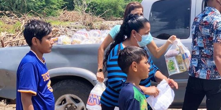 La Regidora Sandra Olimpia y la Síndico de Apatzingán se suman a labor social del DIF