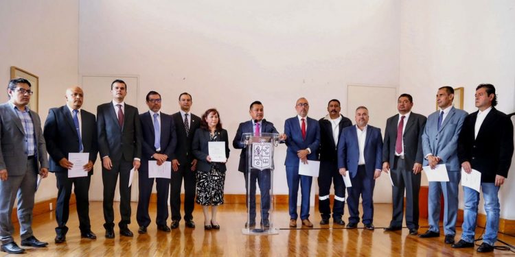 Entrega Carlos Torres Piña nombramientos de la Segob