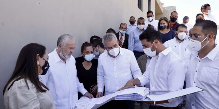 Gobernador y Grisel Tello revisan proyecto de casa hogar en Sahuayo