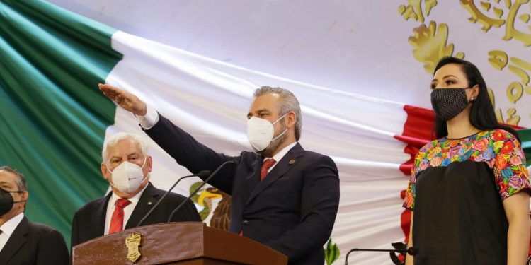 Alfredo Ramírez Bedolla rinde protesta como Gobernador de Michoacán