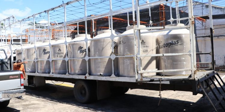 El gobierno municipal de Apatzingán continúa entregando apoyos sociales