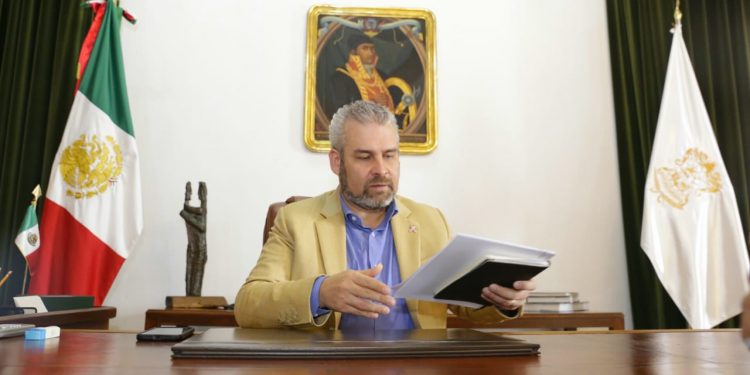 Reanuda Bedolla pago de salarios al magisterio y comienza a saldar adeudos