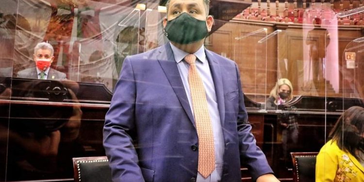 Exacerbar la concentración del poder en Ejecutivos Estatales pone en riesgo la democracia: Víctor Manríquez