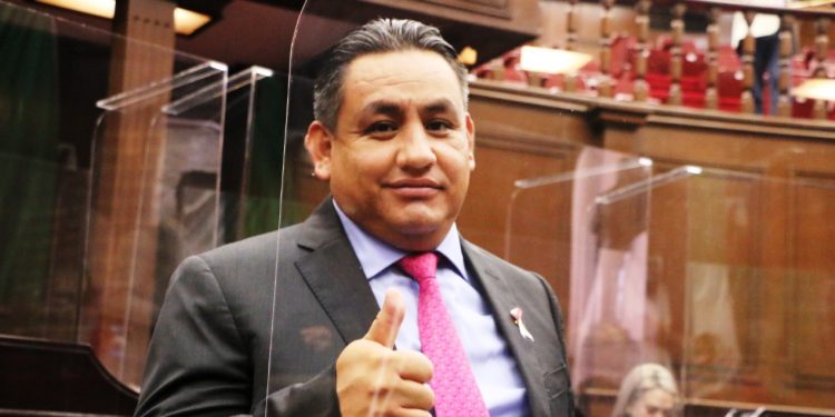 Congreso aporta para que Michoacán salga adelante: Víctor Manríquez