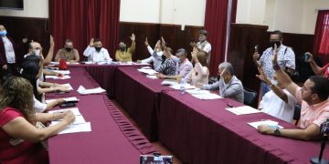 Con 12 votos, Cabildo elige a Claudio Magaña como nuevo Contralor Municipal.
