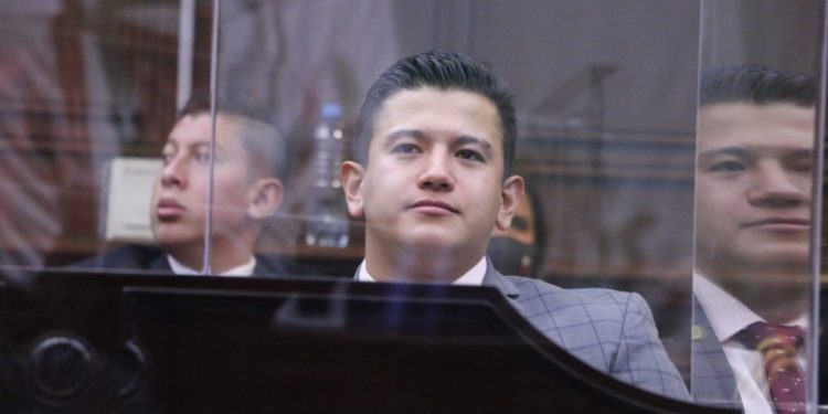 Aprueba Congreso enviar a Cámara de Diputados, iniciativa de Víctor Zurita para reformar artículo 4º Constitucional.