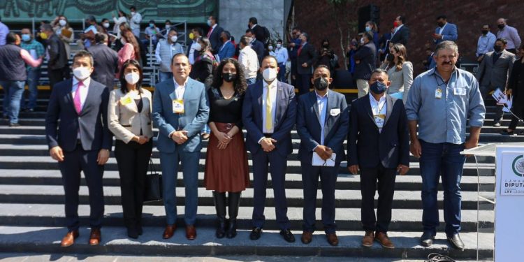 Diputados federales del PRD dan batalla en defensa del Presupuesto Alternativo 2022.