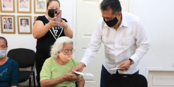 Con la entrega de 6 visas para adultos mayores, gobierno local reactiva “Palomas Mensajeras”.