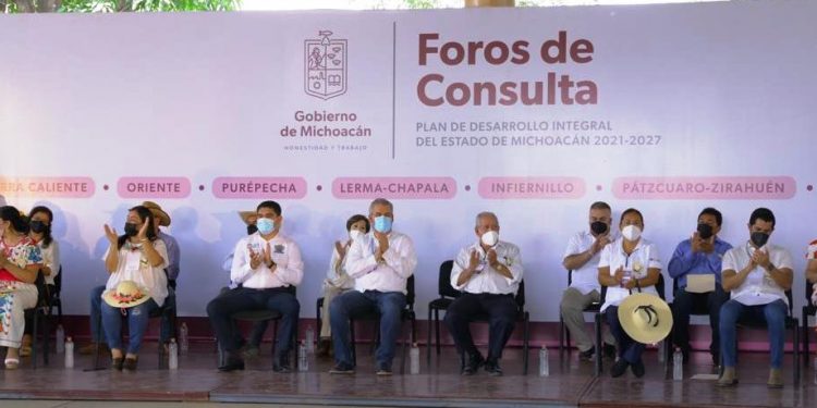 Preside Gobernador Alfredo Ramírez foro de consulta ciudadana en Huetamo