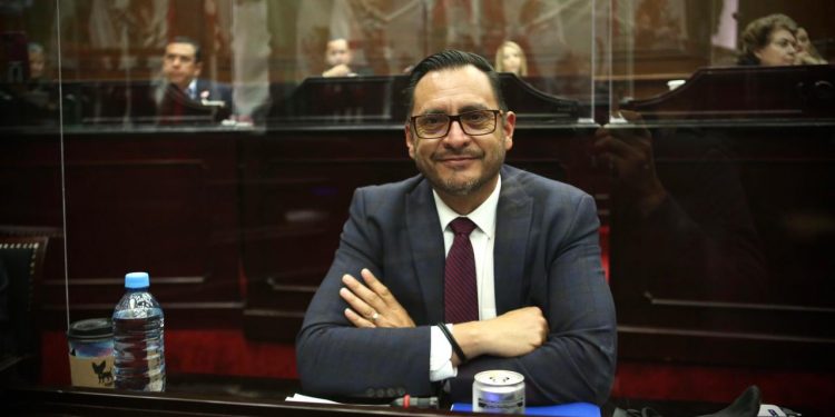 “Seamos autocríticos: debemos entregar mejores resultados eliminando la congeladora legislativa” – Hugo Anaya