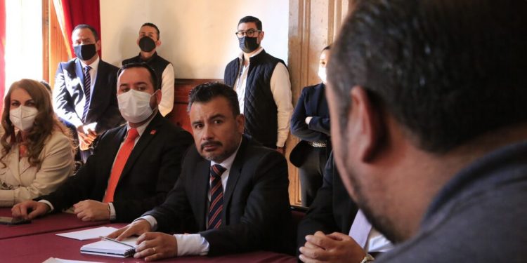 Disposición del Gobierno Federal, Estatal y del Congreso para atender al magisterio: Fidel Calderón Torreblanca