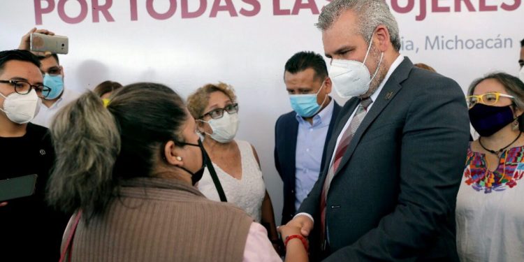 Convoca Bedolla a sumar esfuerzos para eliminar machismo y violencia de género