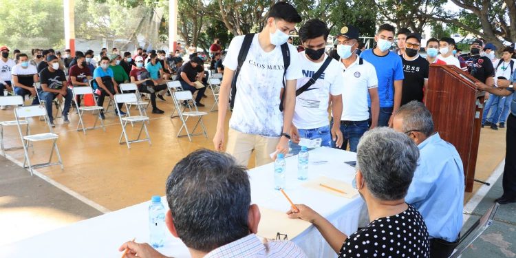 Realizan sorteo del Servicio Militar en Apatzingán