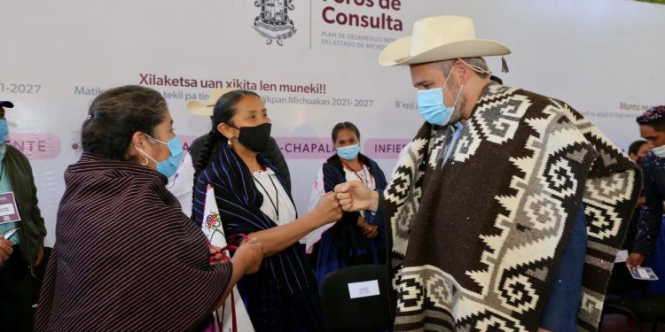 Gobernador Bedolla ratifica su respaldo a gobiernos autónomos de pueblos indígenas.