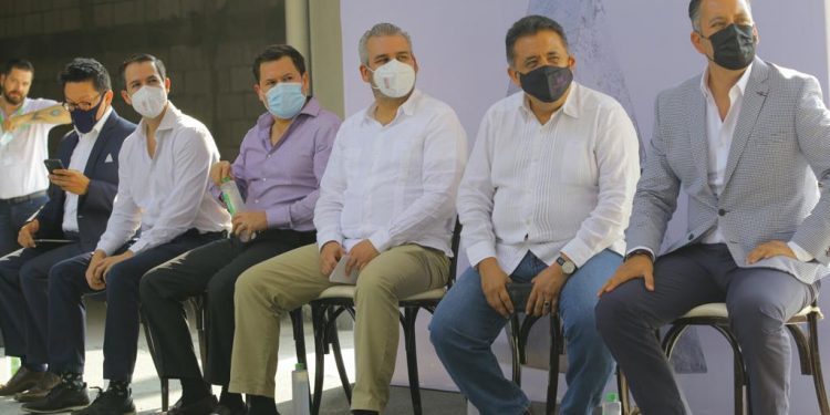 Propone Bedolla incubar empresas desde instituciones educativas y de capacitación