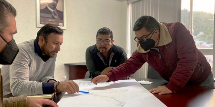 Alcalde de Juárez presenta proyectos ejecutivos ante la CEAC en favor de 3 localidades y la Cabecera Municipal