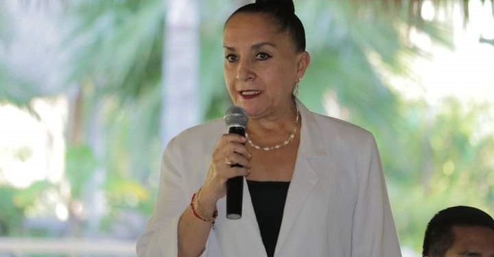 Julieta Gallardo se reúne con directivos del CECyTEM en Huandacareo.