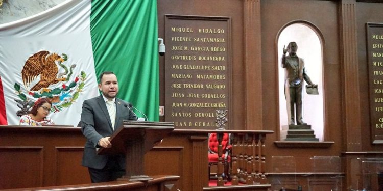 Plantea Reyes Galindo iniciativa para contribuir a la reforestación en Michoacán