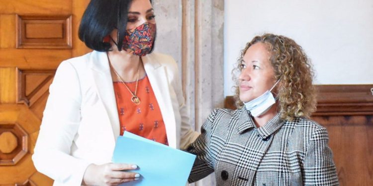 Recibe presidenta del Congreso del Estado iniciativa ciudadana que busca sentencia vitalicia a feminicidas