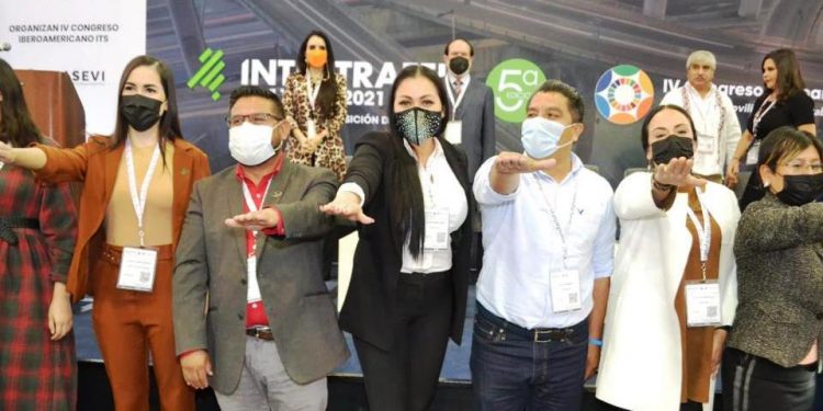 Julisa Farías recibe nombramiento como coordinadora nacional de AALMAC