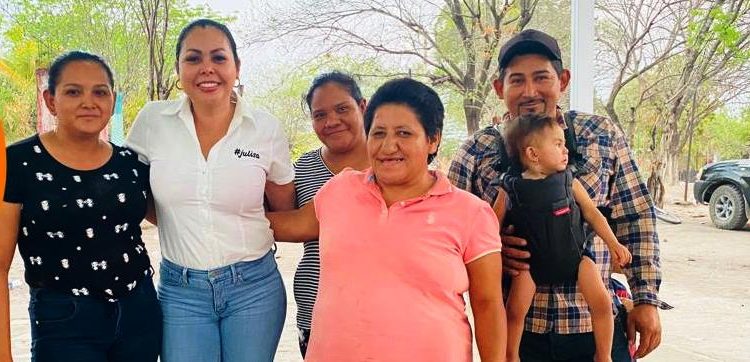 Julisa Farías Regidora de Parácuaro aterriza programa de apoyo alimenticio en Antúnez