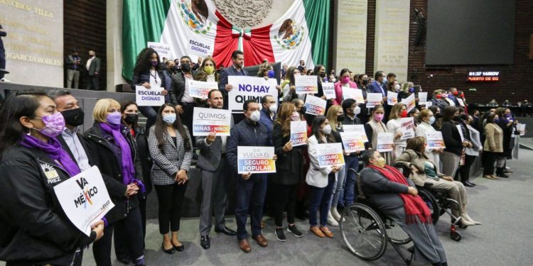 Diputados federales de Morena dan la espalda al pueblo de México: PRD Michoacán