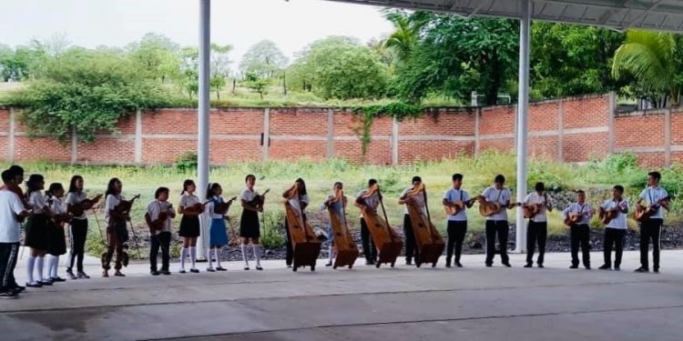 Ensamble Comunitario de Música Tradicional interpretará sones huastecos y jarochos junto a Javier Camarena en “Tengo un sueño 2021”