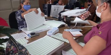 Gobierno de Michoacán le cumple a docentes; les paga otro bono del 2020