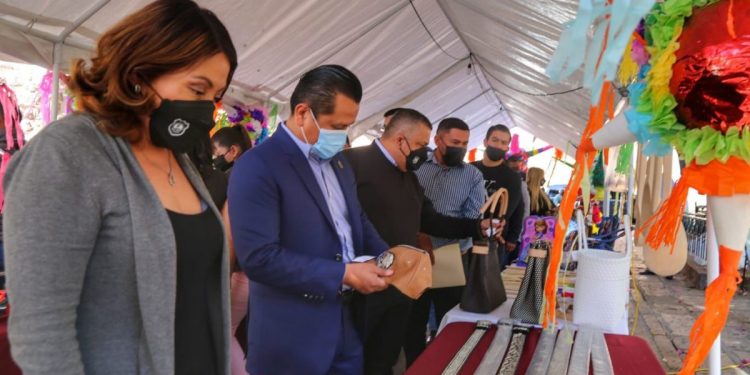 Recorre Torres Piña el Bazar Navideño “ReinventArte 2021”