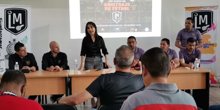 Blanca Álvarez inaugura 1er Curso de Arbitraje de Fútbol