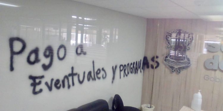 Toma de la SEE pone en riesgo pago de aguinaldo a más de 31 mil trabajadores de cheque