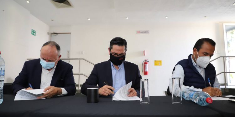 Firma Ayuntamiento de Morelia convenio para recibir agua tratada de Grupo Femsa y utilizarla en riego
