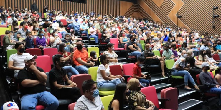 Alcalde clausura los eventos Navideños