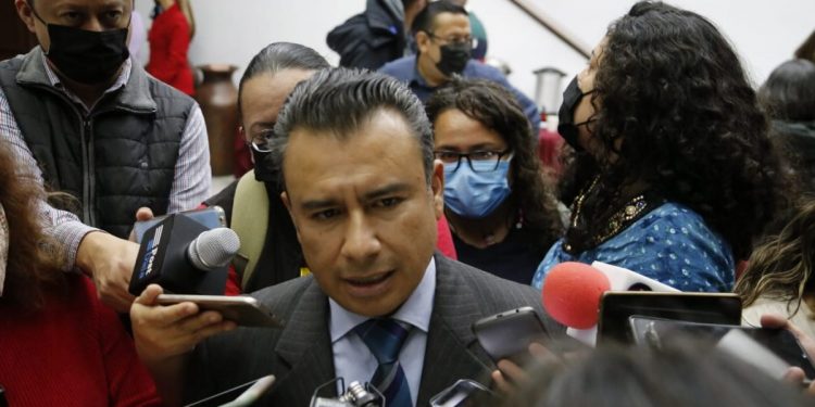 Podríamos ajustar a la baja el remplacamiento: Fidel Calderón