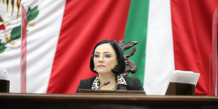 Acusaciones sin fundamento, evidencia precariedad política y humana: Adriana Hernández