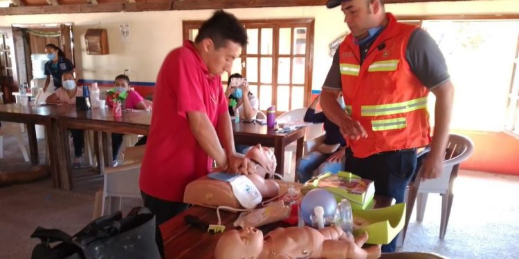 Imparte PC estatal curso de primeros auxilios en la costa michoacana
