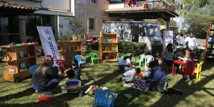 Familias visitan Casa Michoacán y disfrutan de actividades culturales y artísticas