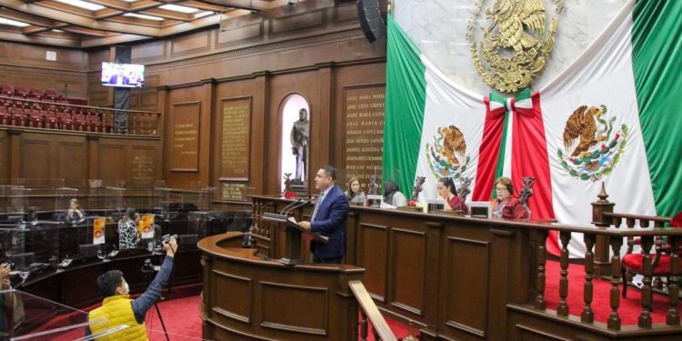 Presenta Víctor Manríquez propuesta para evitar la “congeladora” legislativa
