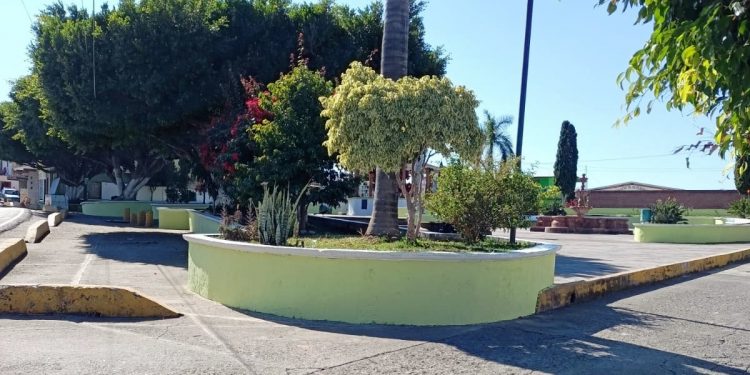 Gobierno de Juárez impulsa embellecimiento de Plazas de Parícuaro y Santa Ana de Guerrero