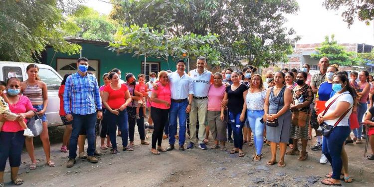 Juntos Somos Mejor inicia recorrido navideño en colonias de Apatzingán