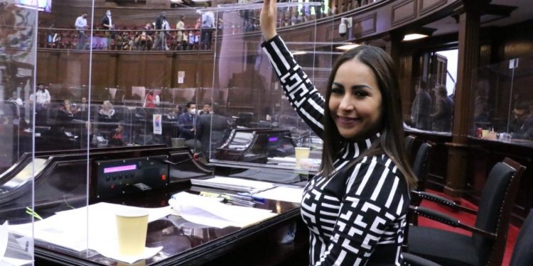 Fundamental crear un registro público de agresores sexuales y deudores alimentarios: Gloria Tapia